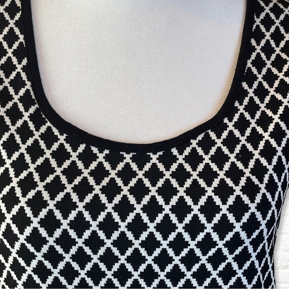 ESPRESSO Argyle Diamond Geometric Fitted Bodycon Dress Size Medium Stretch Knit - Picture 3 of 8